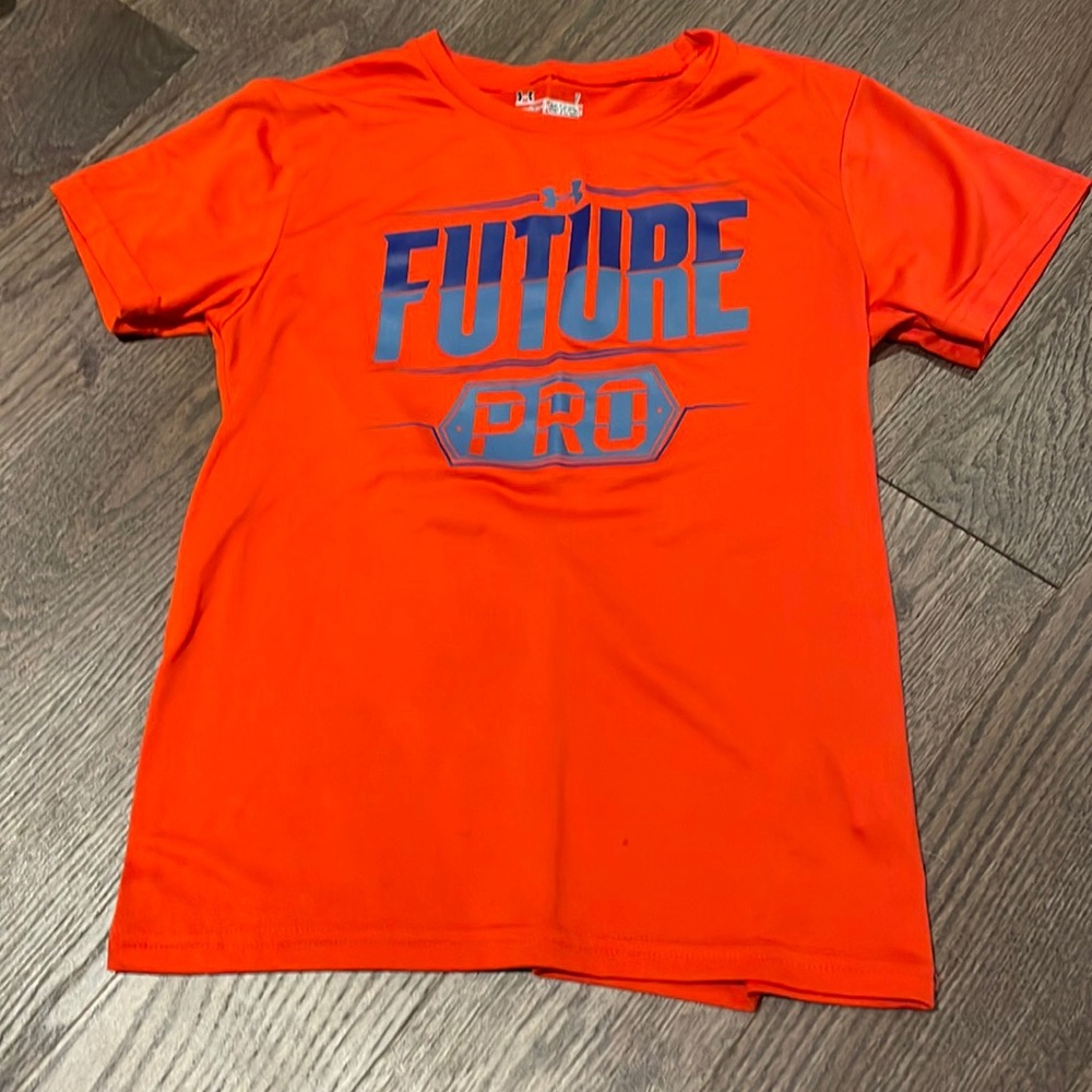 10/10 sz 7 Under Armour youth Tshirt